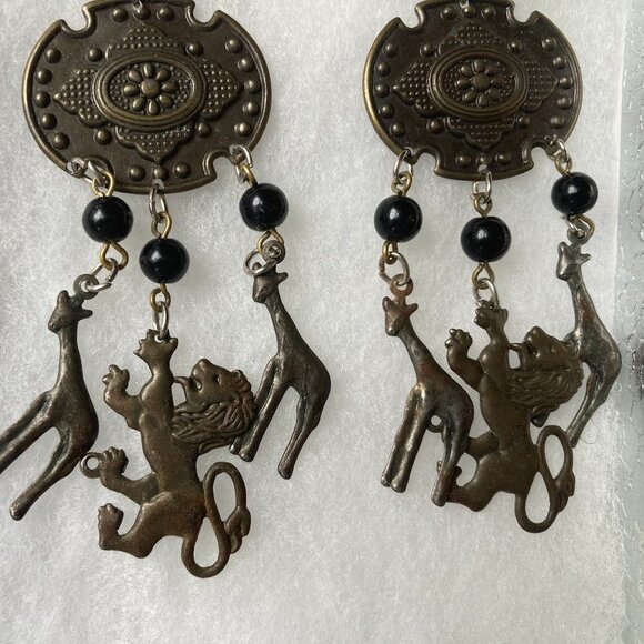 Adorable Vintage Safari‎ Dangle Earrings - Picture 2 of 4